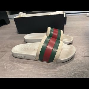 Gucci slides “white”